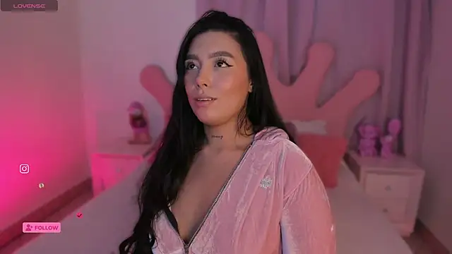 Snapshot of shantall_vidales_ chatting on 10-13-25, 04:01 shantall vidales online show from 10-13-25, 04:01