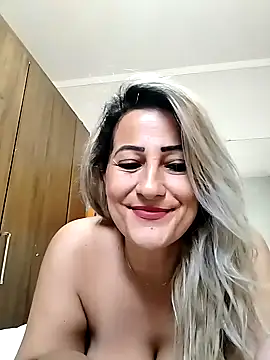 Snapshot of vivifernades chatting on 01-14-25, 08:15 vivifernades online show from 01-14-25, 08:15