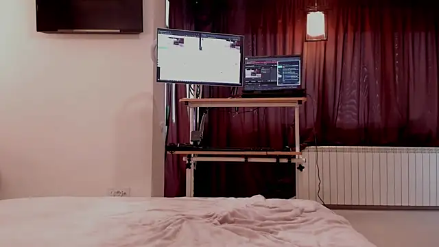 aryahunt1 online show from 02-14-26, 08:44