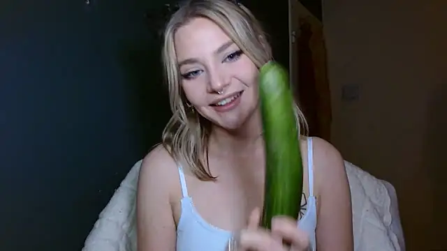 Snapshot of April_LoveUK chatting on 03-16-25, 11:04 April LoveUK online show from 03-16-25, 11:04