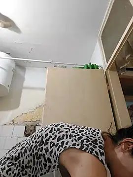 Snapshot of JoLeNe27 chatting on 10-29-25, 05:53 JoLeNe27 online show from 10-29-25, 05:53