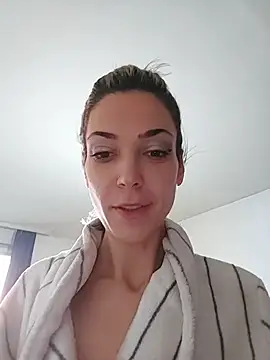 Snapshot of JoLeNe27 chatting on 12-19-25, 06:20 JoLeNe27 online show from 12-19-25, 06:20