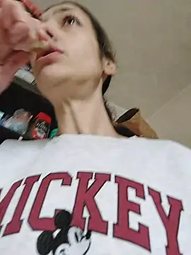 Snapshot of JoLeNe27 chatting on 01-08-26, 08:27 JoLeNe27 online show from 01-08-26, 08:27