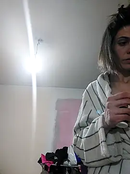 Snapshot of JoLeNe27 chatting on 03-19-26, 06:12 JoLeNe27 online show from 03-19-26, 06:12