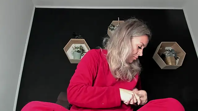 Snapshot of Alesys69 chatting on 11-21-25, 11:36 Alesys69 online show from 11-21-25, 11:36