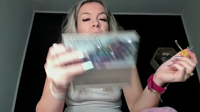 Snapshot of Alesys69 chatting on 12-04-25, 10:18 Alesys69 online show from 12-04-25, 10:18