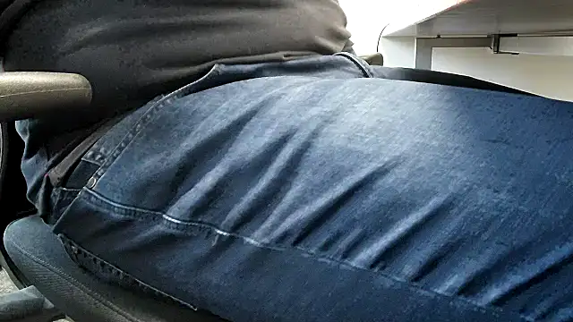 Snapshot of 69bezfleku chatting on 10-23-25, 06:13 69bezfleku online show from 10-23-25, 06:13