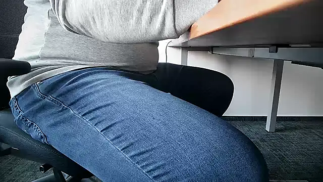 Snapshot of 69bezfleku chatting on 10-30-25, 07:10 69bezfleku online show from 10-30-25, 07:10