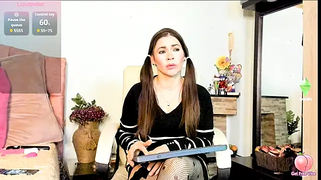 Snapshot of Carla_expit chatting on 10-17-25, 12:25 Carla expit online show from 10-17-25, 12:25