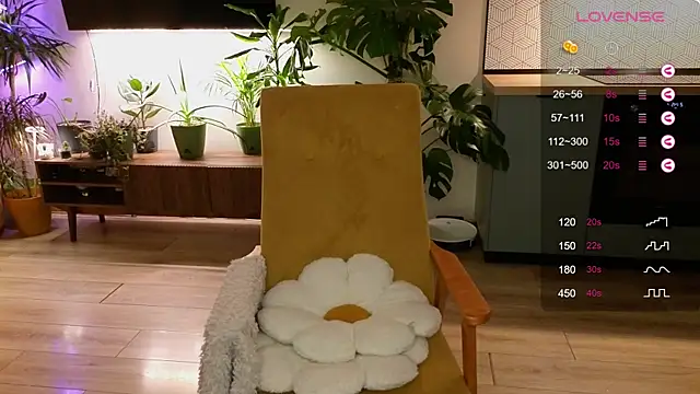 Snapshot of AliceKingsleigh chatting on 02-20-25, 04:25 AliceKingsleigh online show from 02-20-25, 04:25