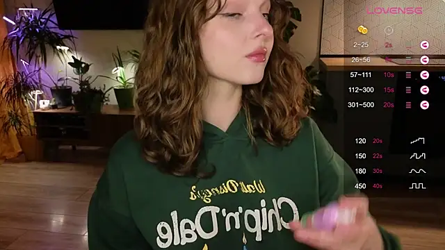 Snapshot of AliceKingsleigh chatting on 02-27-25, 06:42 AliceKingsleigh online show from 02-27-25, 06:42