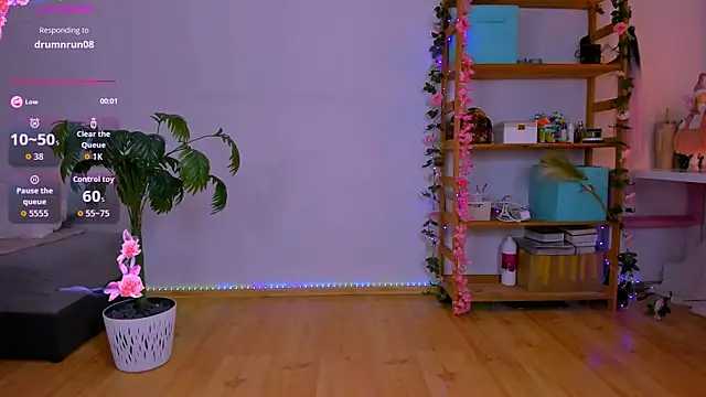 Snapshot of Teylor_Fly chatting on 10-20-25, 06:36 Teylor Fly online show from 10-20-25, 06:36