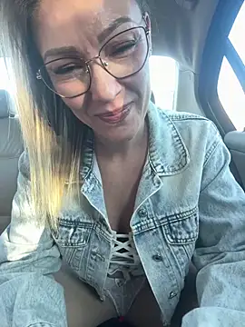 Snapshot of Sacha-xx chatting on 02-23-26, 04:04 Sacha-xx online show from 02-23-26, 04:04