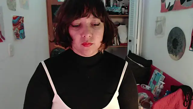 soynanabela28 online show from 10-24-25, 03:58