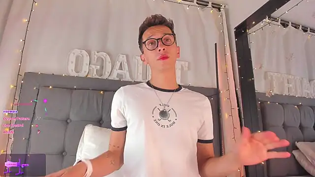 Snapshot of Thiago_jones chatting on 01-09-25, 12:57 Thiago jones online show from 01-09-25, 12:57