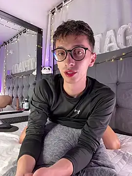 Snapshot of Thiago_jones chatting on 03-12-25, 09:56 Thiago jones online show from 03-12-25, 09:56