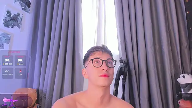 Snapshot of Thiago_jones chatting on 09-26-25, 08:13 Thiago jones online show from 09-26-25, 08:13