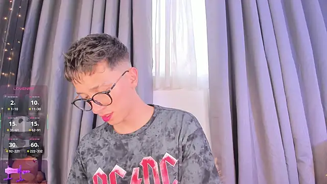 Snapshot of Thiago_jones chatting on 10-06-25, 09:45 Thiago jones online show from 10-06-25, 09:45