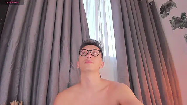 Snapshot of Thiago_jones chatting on 11-11-25, 09:48 Thiago jones online show from 11-11-25, 09:48