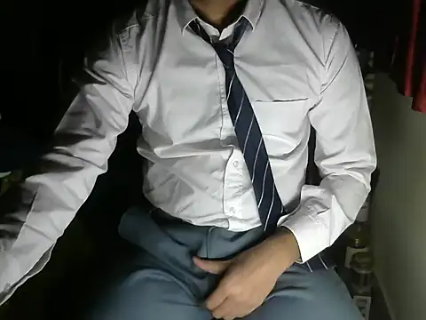 Snapshot of aloneboy1996 chatting on 12-18-25, 06:14 aloneboy1996 online show from 12-18-25, 06:14