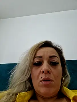 Snapshot of Ruxy42ETT chatting on 03-03-25, 08:05 Ruxy42ETT online show from 03-03-25, 08:05