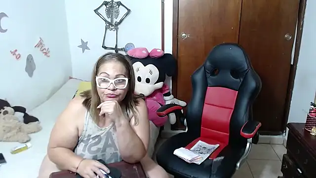 Britney-22 online show from 10-21-25, 12:00