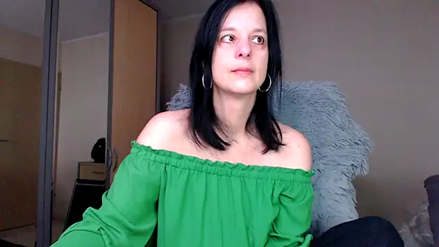 Snapshot of _Sweetlonglips_ chatting on 02-06-25, 09:00 Sweetlonglips online show from 02-06-25, 09:00