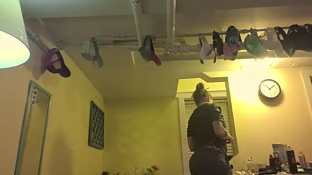 MaddisonX online show from 12-01-25, 06:51