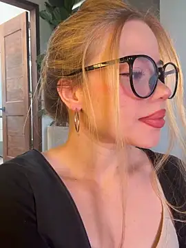 curchez  online show from 03-31-26, 08:09