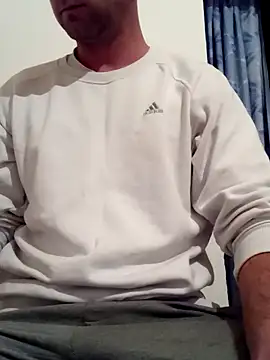 Snapshot of Rolandxxxr chatting on 01-15-25, 04:32 Rolandxxxr online show from 01-15-25, 04:32