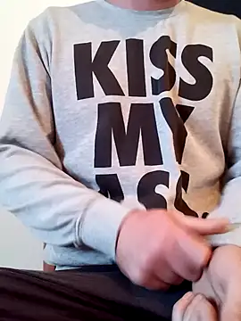 Snapshot of Rolandxxxr chatting on 02-04-25, 02:10 Rolandxxxr online show from 02-04-25, 02:10