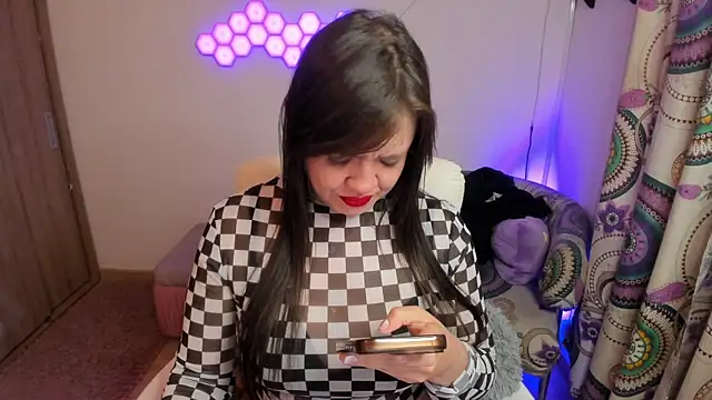 Snapshot of sophia_grants chatting on 12-05-25, 06:22 sophia grants online show from 12-05-25, 06:22