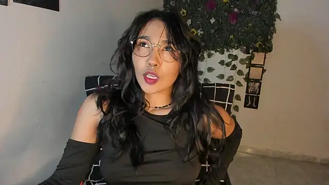 Snapshot of Mary_Rosse1 chatting on 10-20-25, 06:52 Mary Rosse1 online show from 10-20-25, 06:52