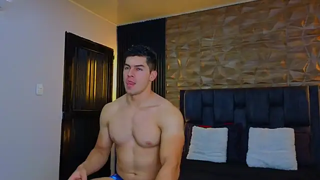 Snapshot of FelipeAndMarcello3 chatting on 02-13-25, 07:42 FelipeAndMarcello3 online show from 02-13-25, 07:42