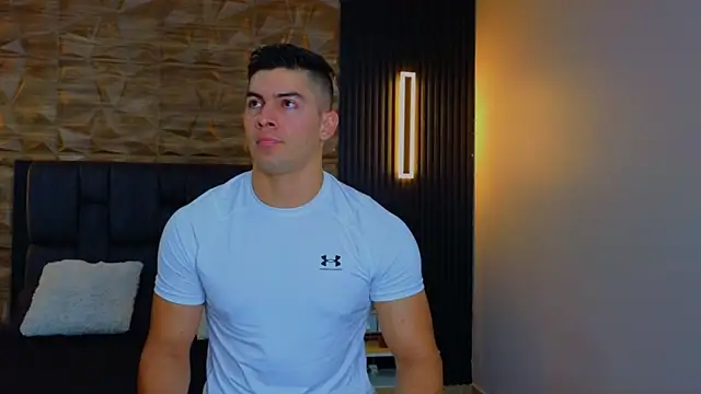 Snapshot of FelipeAndMarcello3 chatting on 02-19-25, 07:38 FelipeAndMarcello3 online show from 02-19-25, 07:38