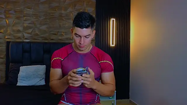 Snapshot of FelipeAndMarcello3 chatting on 02-20-25, 11:10 FelipeAndMarcello3 online show from 02-20-25, 11:10