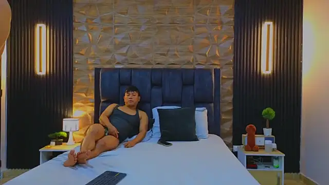 Snapshot of FelipeAndMarcello3 chatting on 03-04-25, 02:32 FelipeAndMarcello3 online show from 03-04-25, 02:32