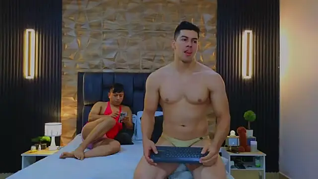 Snapshot of FelipeAndMarcello3 chatting on 03-05-25, 02:12 FelipeAndMarcello3 online show from 03-05-25, 02:12