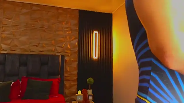 Snapshot of FelipeAndMarcello3 chatting on 03-10-25, 11:06 FelipeAndMarcello3 online show from 03-10-25, 11:06