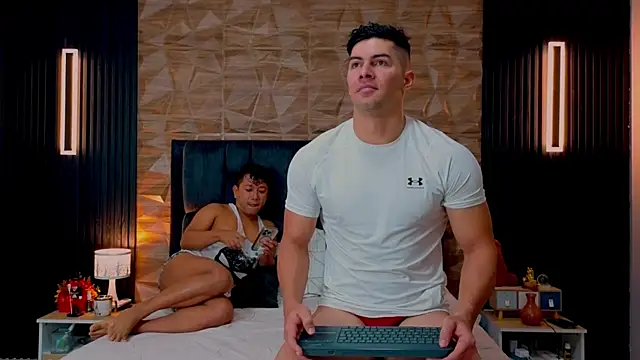 Snapshot of FelipeAndMarcello3 chatting on 09-26-25, 02:54 FelipeAndMarcello3 online show from 09-26-25, 02:54