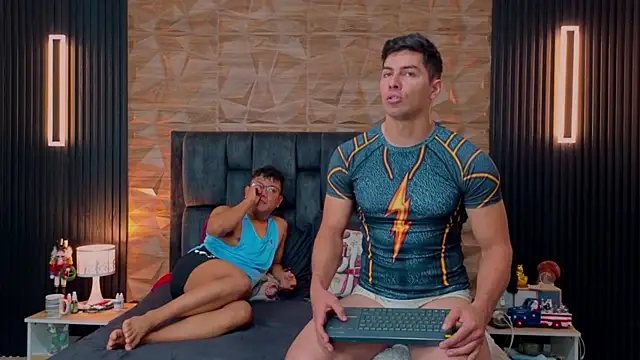 Snapshot of FelipeAndMarcello3 chatting on 11-19-25, 03:12 FelipeAndMarcello3 online show from 11-19-25, 03:12