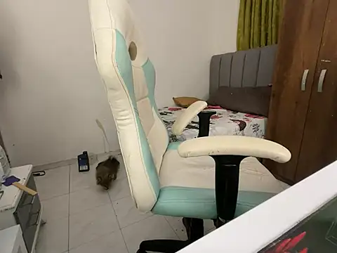 Snapshot of Max_TheHorseDick chatting on 12-14-24, 02:34 Max TheHorseDick online show from 12-14-24, 02:34