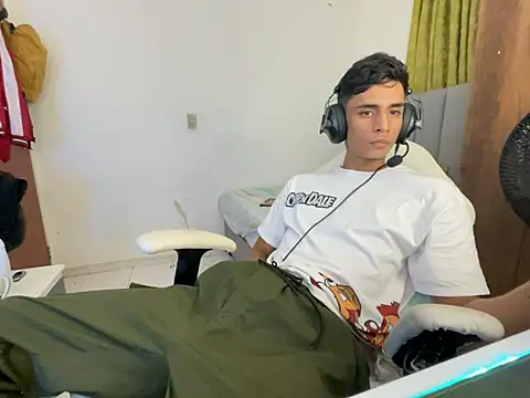 Snapshot of Max_TheHorseDick chatting on 12-30-24, 02:09 Max TheHorseDick online show from 12-30-24, 02:09