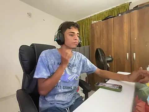 Snapshot of Max_TheHorseDick chatting on 01-25-25, 03:40 Max TheHorseDick online show from 01-25-25, 03:40