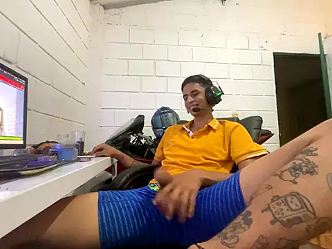 Snapshot of Max_TheHorseDick chatting on 10-21-25, 12:11 Max TheHorseDick online show from 10-21-25, 12:11