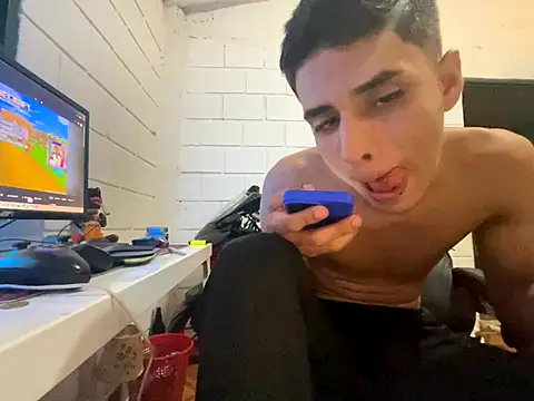 Snapshot of Max_TheHorseDick chatting on 10-23-25, 03:50 Max TheHorseDick online show from 10-23-25, 03:50