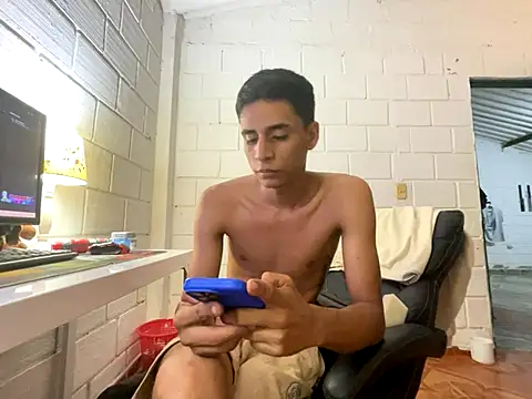 Snapshot of Max_TheHorseDick chatting on 10-26-25, 02:50 Max TheHorseDick online show from 10-26-25, 02:50