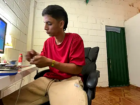 Snapshot of Max_TheHorseDick chatting on 11-12-25, 05:46 Max TheHorseDick online show from 11-12-25, 05:46