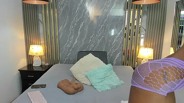 Snapshot of Nyakimgold chatting on 02-08-26, 01:03 Nyakimgold online show from 02-08-26, 01:03