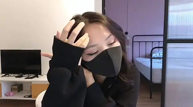 TammiLou online show from 02-10-25, 01:44